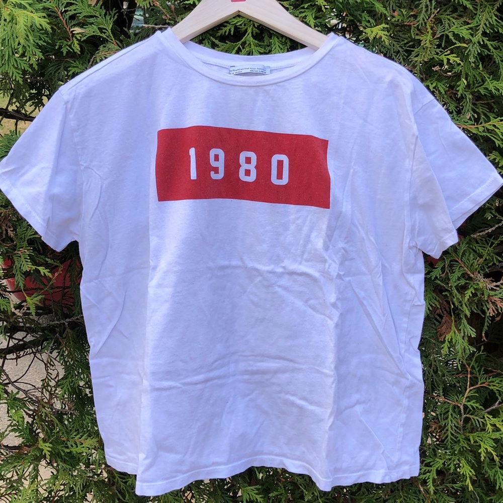 white tee